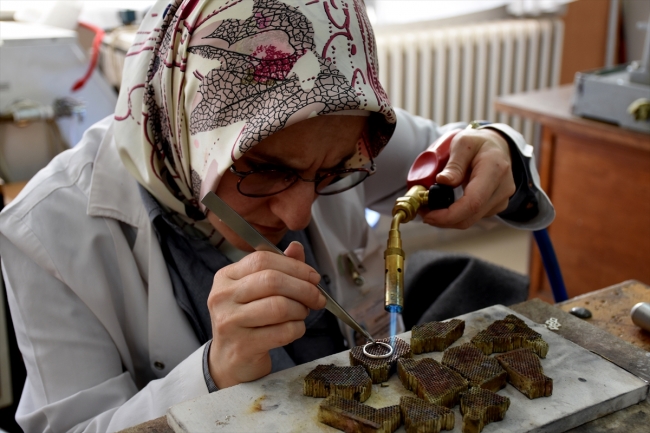 Osmanlı padişahlarının eşyalarındaki motifler aksesuarlara uyarlandı